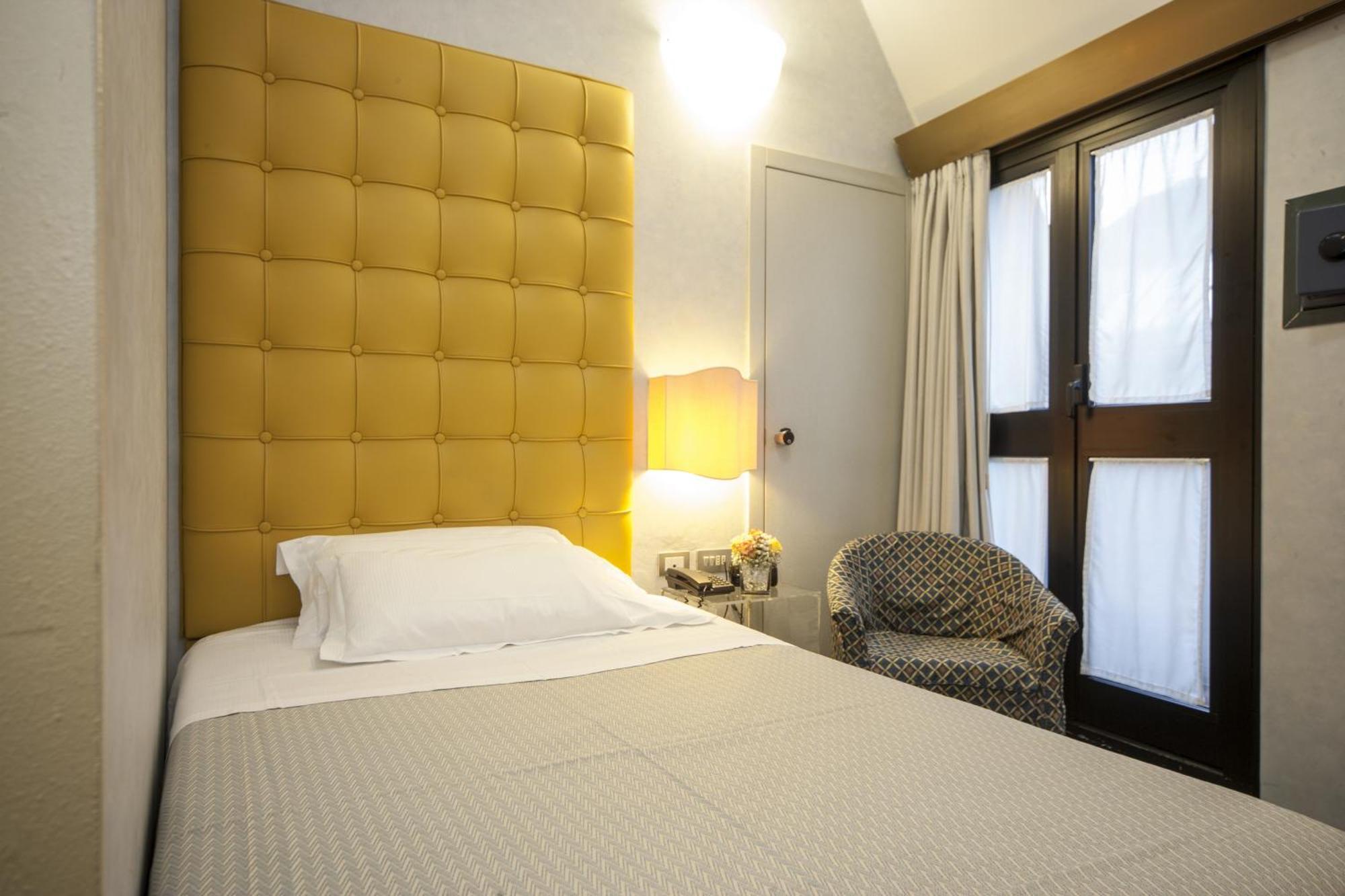 Single Room,545547072:JPEG